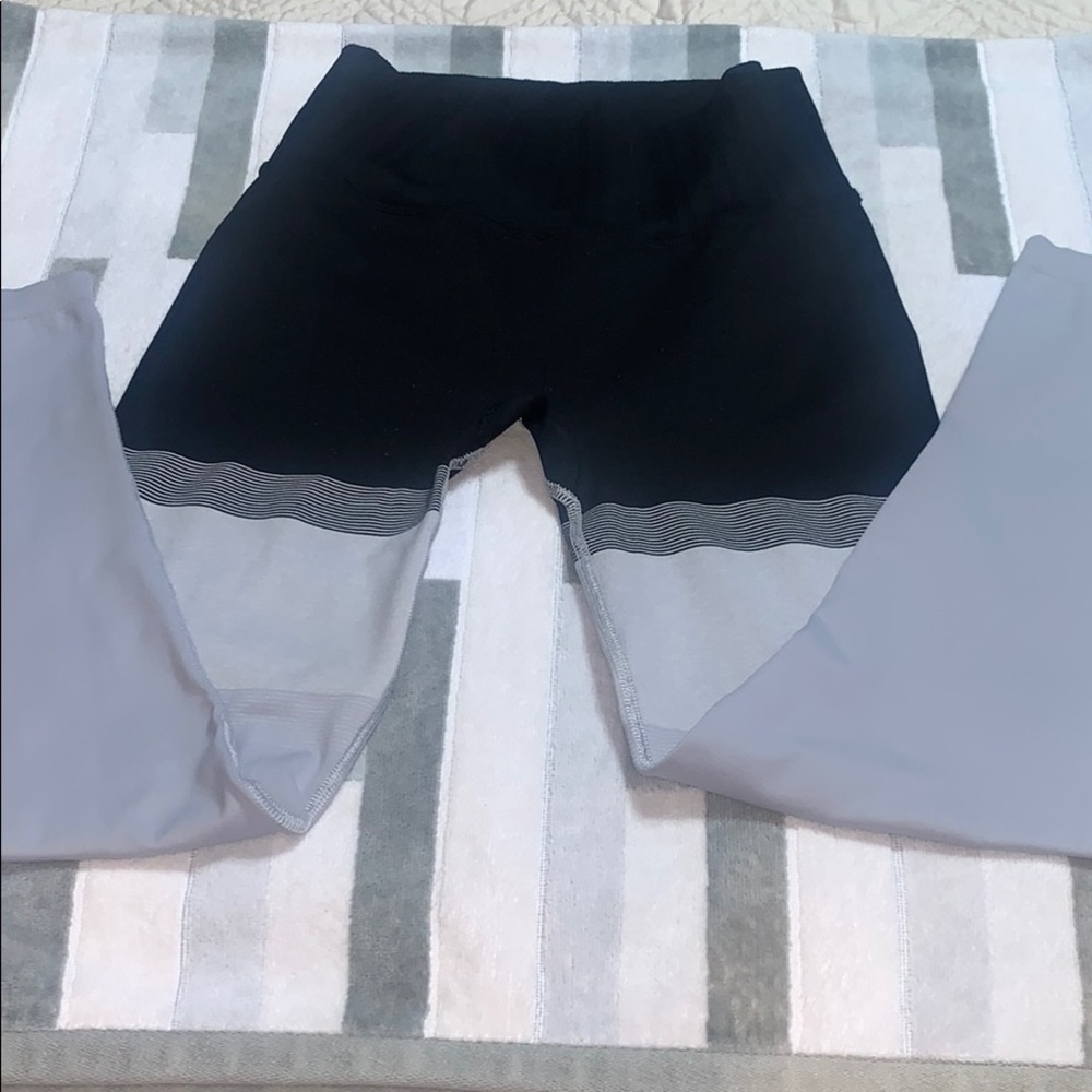 ATHLETA LEGGINGS - Picture 3 of 8